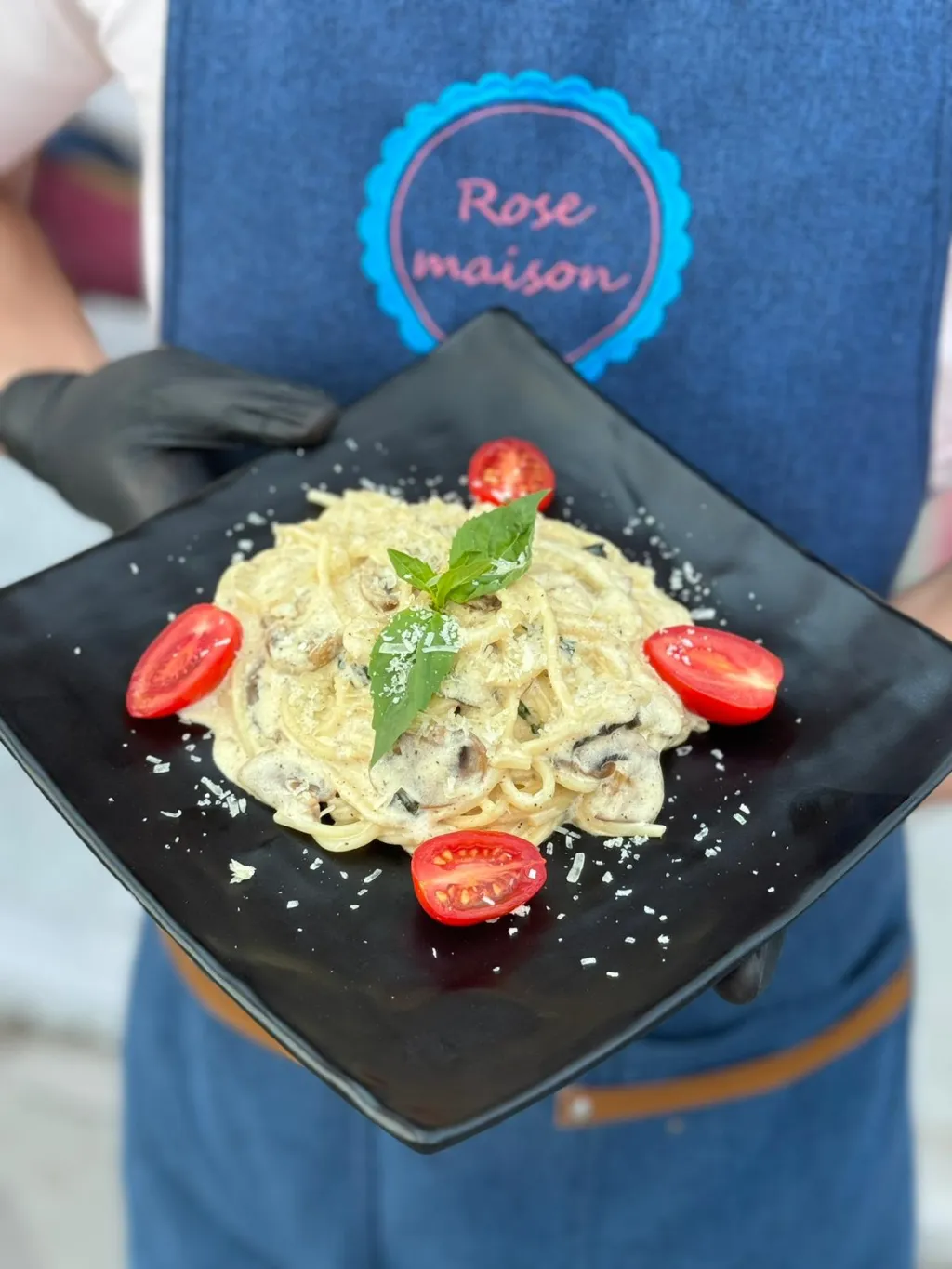 Spaghetti with mushroom and cream cl 610