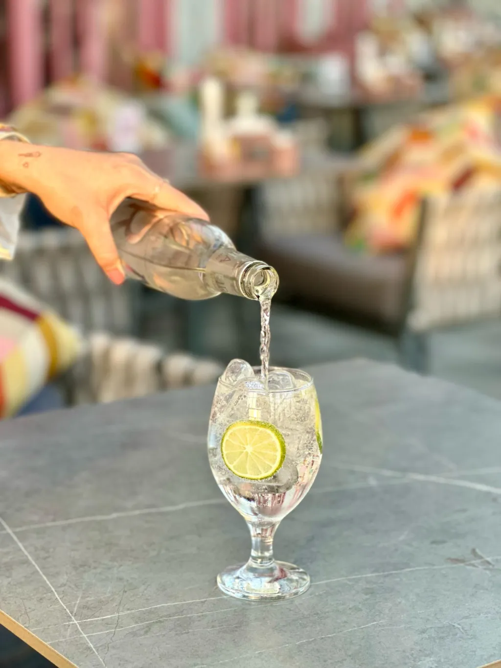 مياه غازية صغير