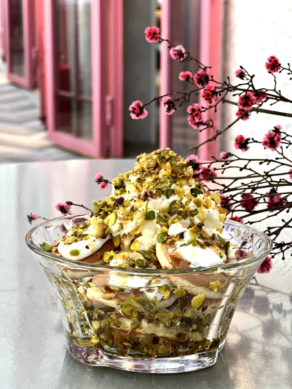 بان كيك قشطة عسل مكسرات