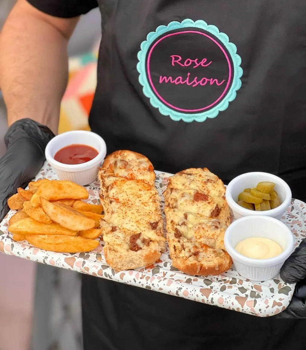 مس ميزون بالسجق