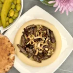 حمص باللحمه والمكسرات 