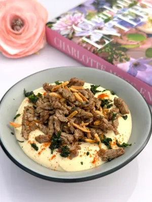 حمص باللحمه والمكسرات 